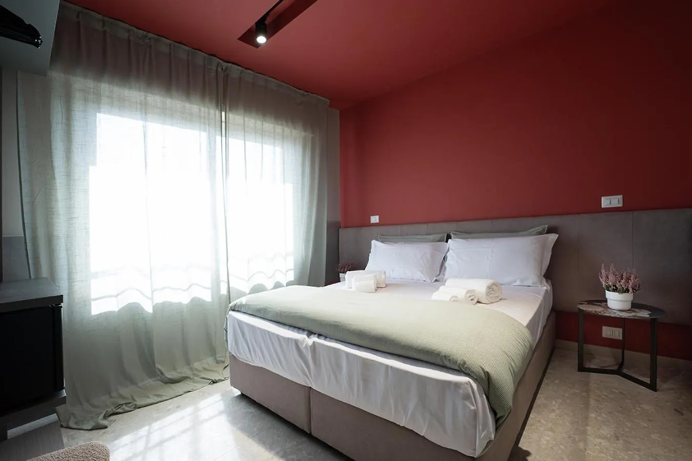 Mia Suites Porto Napoli 0*,  Italia
